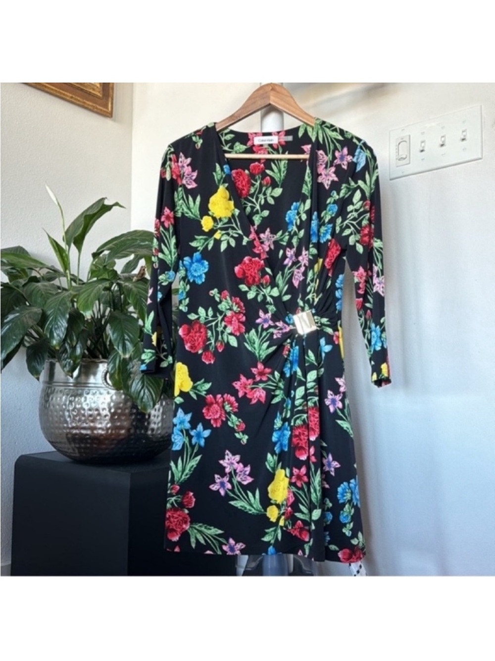 CALVIN KLEIN FLORAL FAUX-WRAP SHEATH DRESS SZ M Gold Buckle Black Green V neck